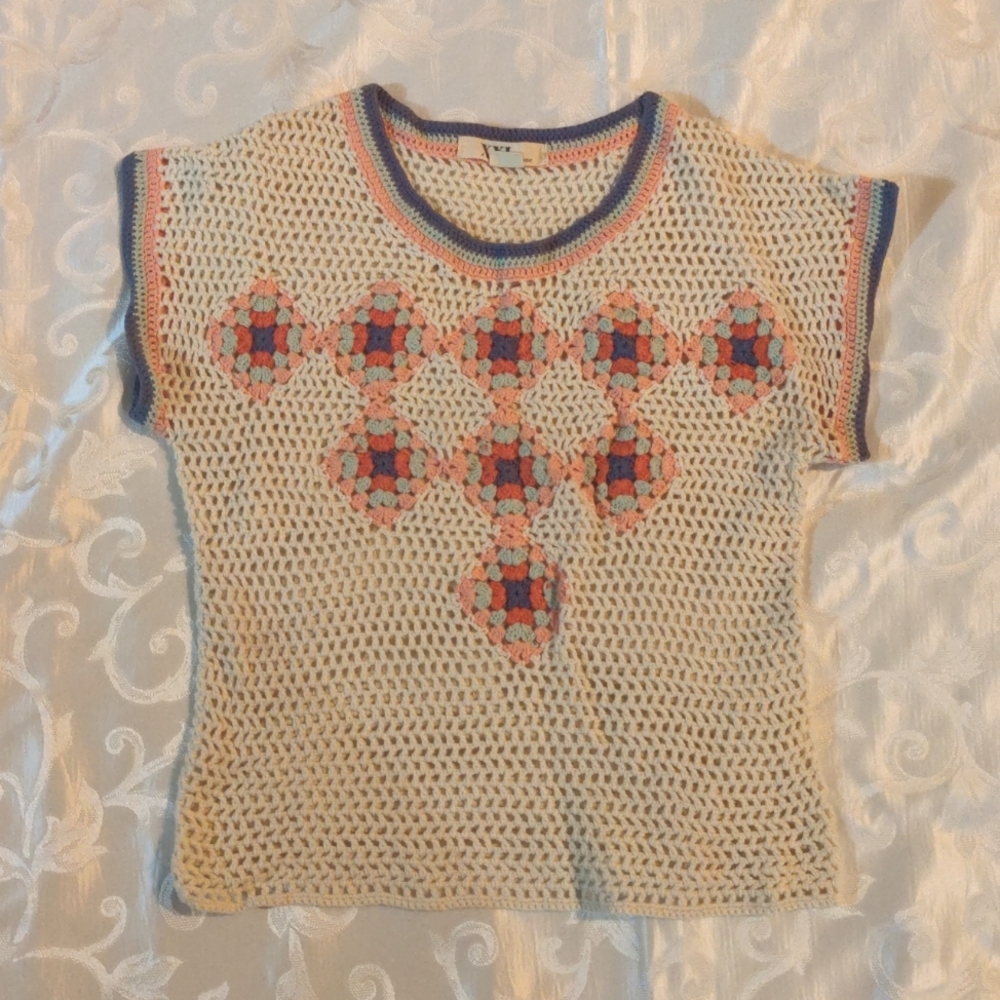 Forever 21 cropped top crochet pastel diamond